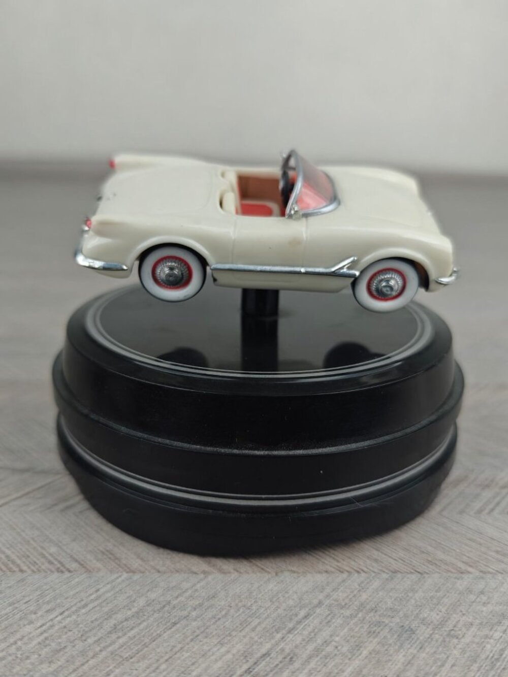 1953 Chevrolet Corvette Musical Model Enesco Classics Collection Cream Red - Picture 3 of 9